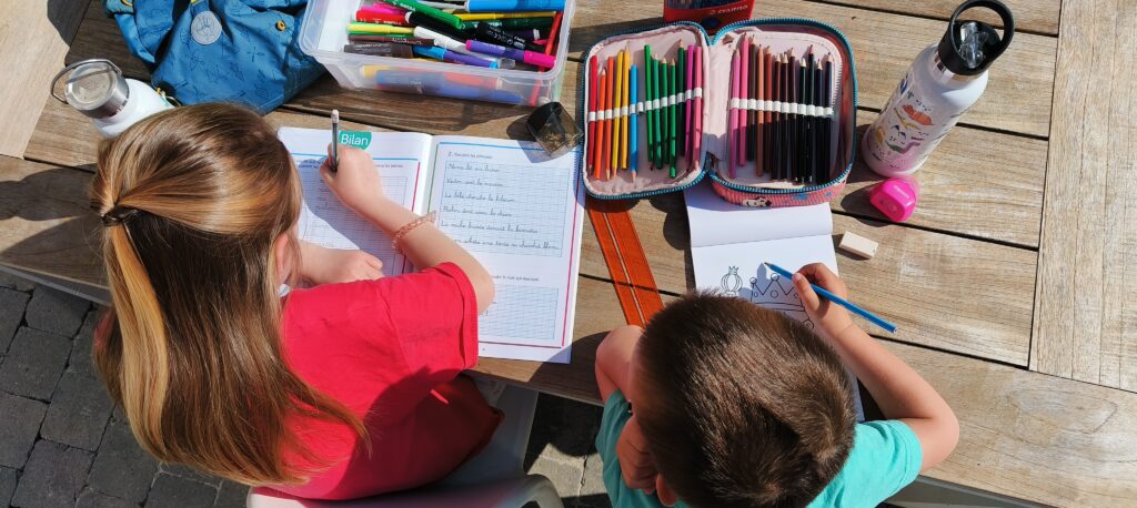 récolte fournitures scolaires 2025 arc en ciel asbl