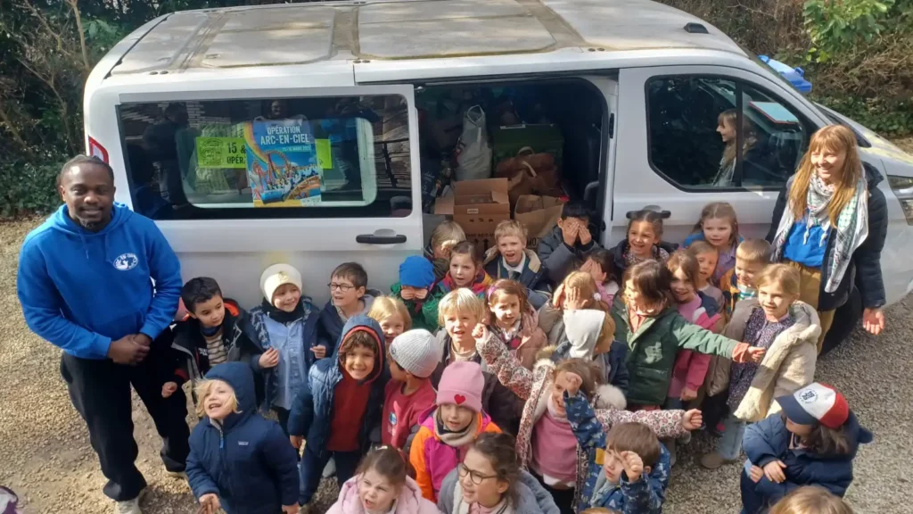 école active à l'Opération Arc-en-Ciel